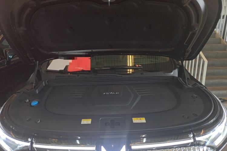 Used VOYAH Dream 2025 PHEV Four-Wheel-Drive Flagship Kunpeng Edition Engine Bay