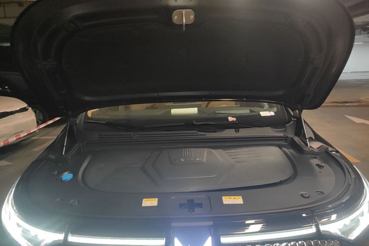 Used VOYAH Dream 2025 PHEV Four-Wheel Drive Excellence Qiankun Edition Engine Bay