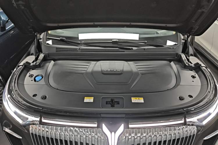 Used VOYAH Dream 2025 PHEV Four-Wheel-Drive Flagship Kunpeng Edition Engine Bay