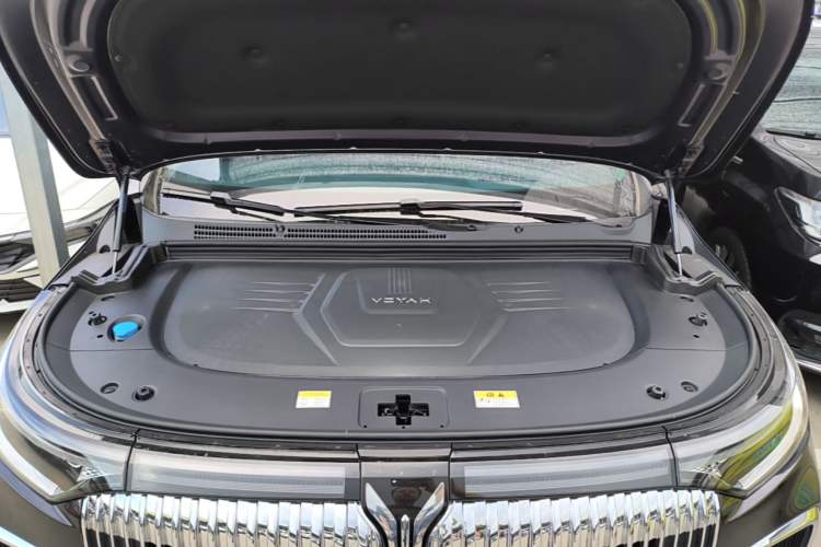 Used VOYAH Dream 2025 PHEV Four-Wheel Drive Prestige Kunpeng Edition Engine Bay