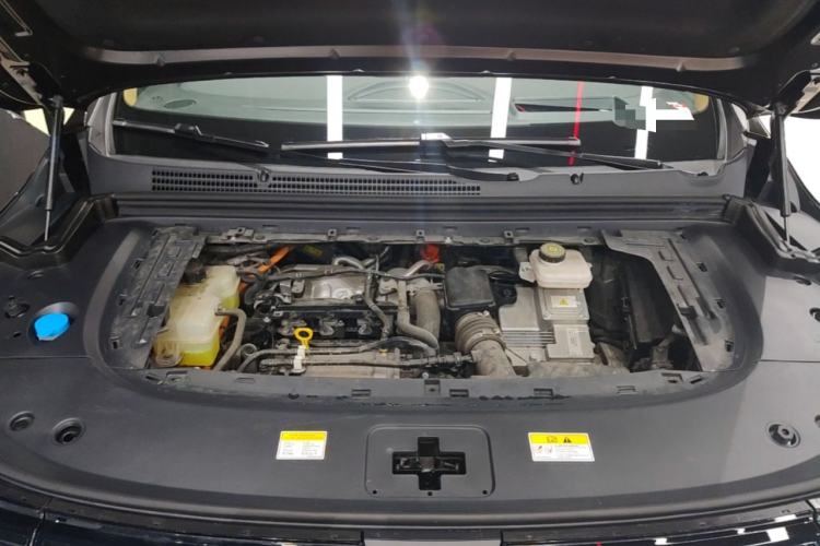 Used VOYAH Dream 2025 PHEV Four-Wheel-Drive Flagship Kunpeng Edition Engine Bay