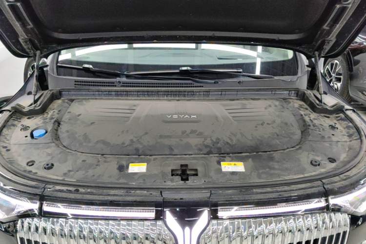 Used VOYAH Dream 2025 PHEV Four-Wheel-Drive Flagship Kunpeng Edition Engine Bay