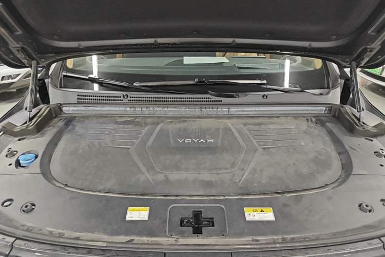 Used VOYAH Dream 2025 PHEV Four-Wheel-Drive Flagship Kunpeng Edition Engine Bay