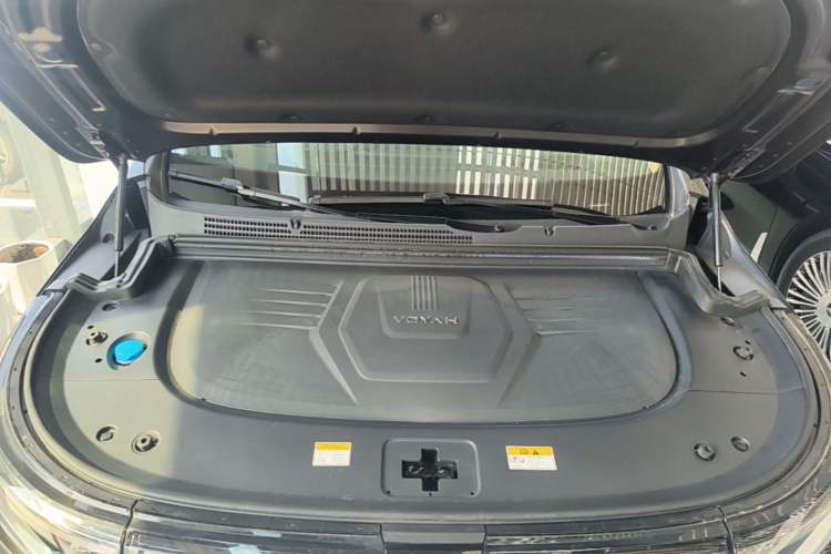 Used VOYAH Dream 2025 PHEV Four-Wheel-Drive Flagship Kunpeng Edition Engine Bay