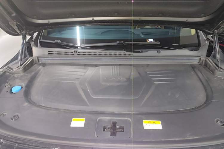 Used VOYAH Dream 2025 PHEV Four-Wheel Drive Prestige Kunpeng Edition Engine Bay