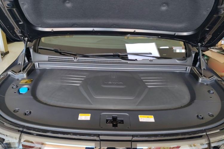 Used VOYAH Dream 2025 PHEV Four-Wheel Drive Excellence Kunpeng Edition Engine Bay