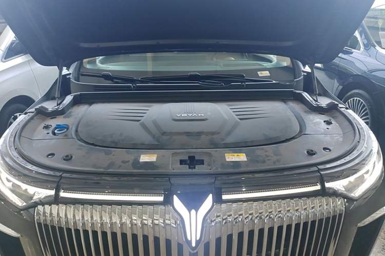 Used VOYAH Dream 2025 PHEV Four-Wheel-Drive Flagship Kunpeng Edition Engine Bay