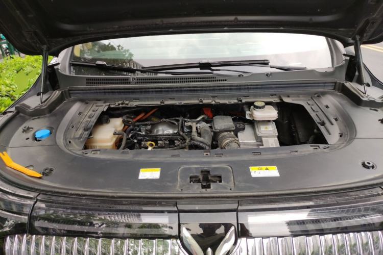 Used VOYAH Dream 2025 PHEV Four-Wheel Drive Excellence Qiankun Edition Engine Bay