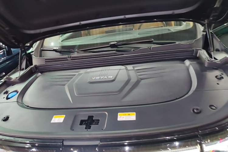 Used VOYAH Dream 2025 PHEV Four-Wheel Drive Prestige Qiankun Edition Engine Bay