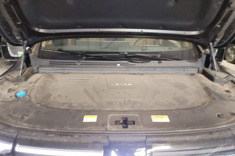 Used VOYAH Dream 2025 PHEV Four-Wheel-Drive Flagship Kunpeng Edition Engine Bay