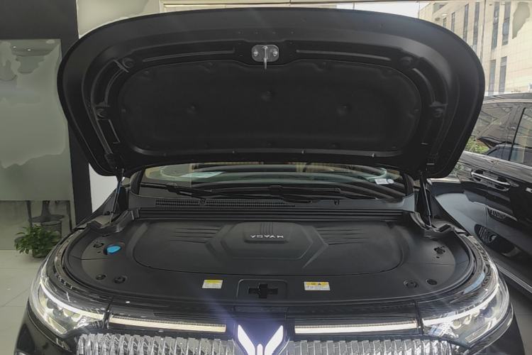 Used VOYAH Dream 2025 PHEV Four-Wheel-Drive Flagship Kunpeng Edition Engine Bay