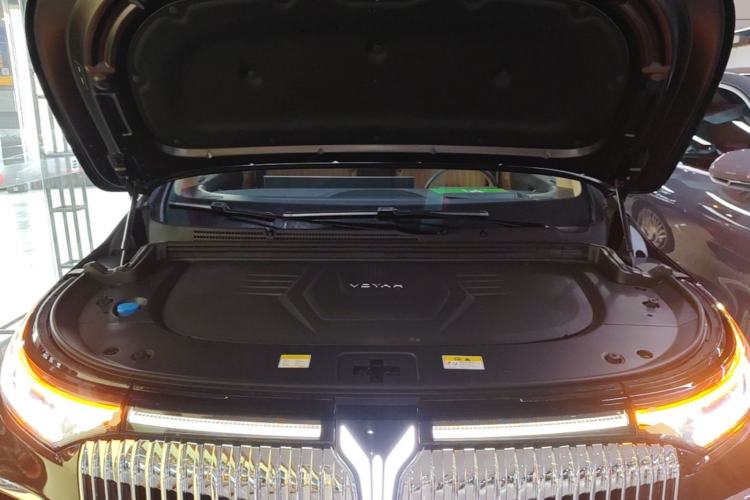 Used VOYAH Dream 2025 PHEV Four-Wheel-Drive Flagship Kunpeng Edition Engine Bay