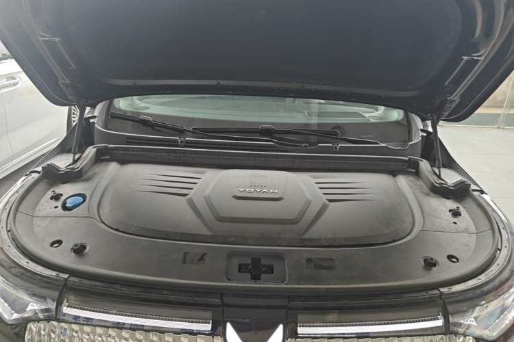 Used VOYAH Dream 2025 PHEV Four-Wheel-Drive Flagship Kunpeng Edition Engine Bay