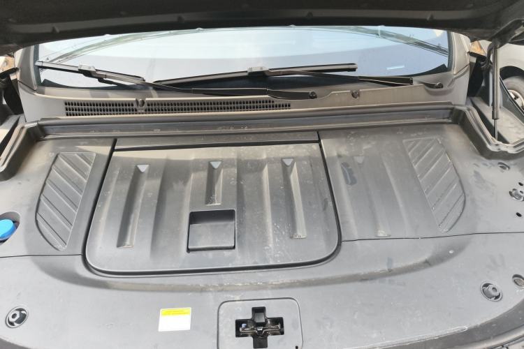 Used VOYAH Dream 2025 EV Four-Wheel Drive Prestige Kunpeng Edition Engine Bay