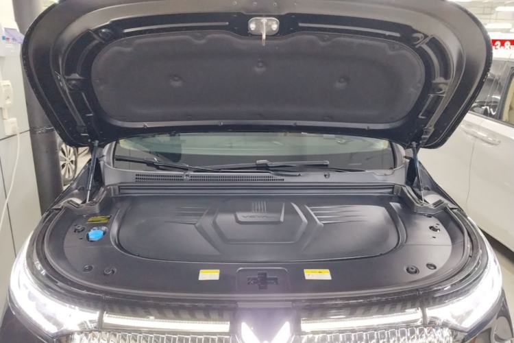 Used VOYAH Dream 2025 PHEV Four-Wheel Drive Excellence Kunpeng Edition Engine Bay