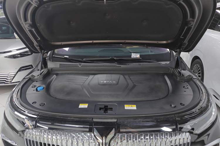 Used VOYAH Dream 2025 PHEV Four-Wheel-Drive Flagship Kunpeng Edition Engine Bay