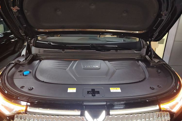Used VOYAH Dream 2025 PHEV Four-Wheel-Drive Flagship Kunpeng Edition Engine Bay