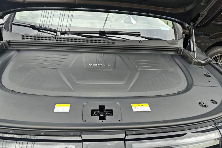Used VOYAH Dream 2025 PHEV Four-Wheel Drive Prestige Kunpeng Edition Engine Bay