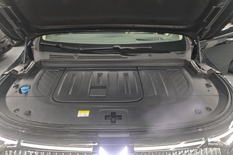 Used VOYAH Dream 2025 EV Four-Wheel Drive Prestige Kunpeng Edition Engine Bay