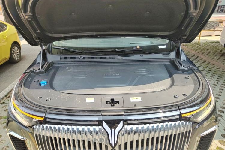 Used VOYAH Dream 2025 PHEV Four-Wheel-Drive Flagship Kunpeng Edition Engine Bay