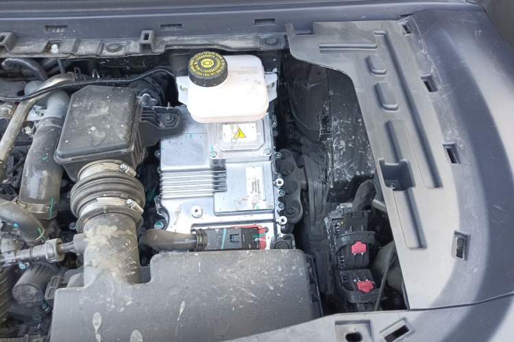 Used VOYAH Dream 2025 PHEV Four-Wheel Drive Prestige Qiankun Edition Engine Bay Left