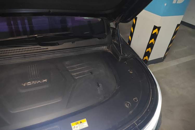 Used VOYAH Dream 2025 PHEV Four-Wheel Drive Prestige Kunpeng Edition Engine Bay Left