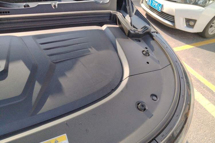 Used VOYAH Dream 2025 PHEV Four-Wheel Drive Prestige Kunpeng Edition Engine Bay Left
