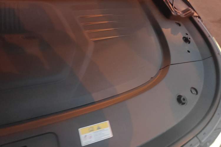 Used VOYAH Dream 2025 PHEV Four-Wheel Drive Excellence Kunpeng Edition Engine Bay Left