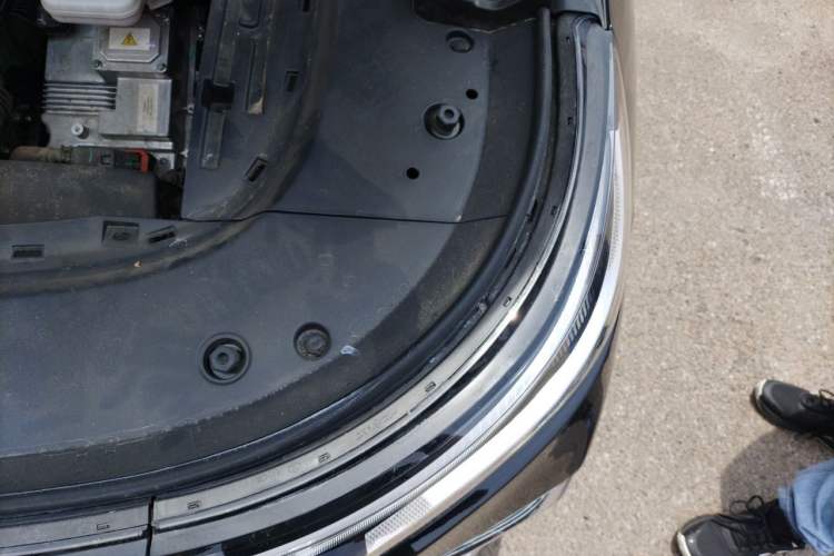 Used VOYAH Dream 2025 PHEV Four-Wheel-Drive Flagship Version – Qiankun Edition Engine Bay Left