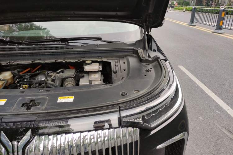 Used VOYAH Dream 2025 PHEV Four-Wheel Drive Excellence Qiankun Edition Engine Bay Left