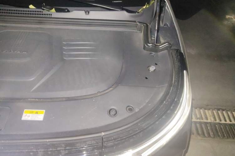 Used VOYAH Dream 2025 PHEV Four-Wheel-Drive Flagship Version – Qiankun Edition Engine Bay Left
