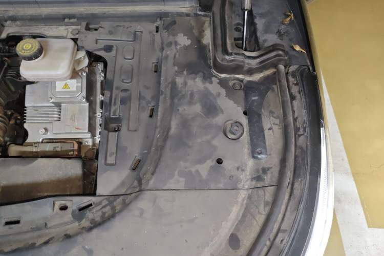 Used VOYAH Dream 2025 PHEV Four-Wheel Drive Prestige Kunpeng Edition Engine Bay Left