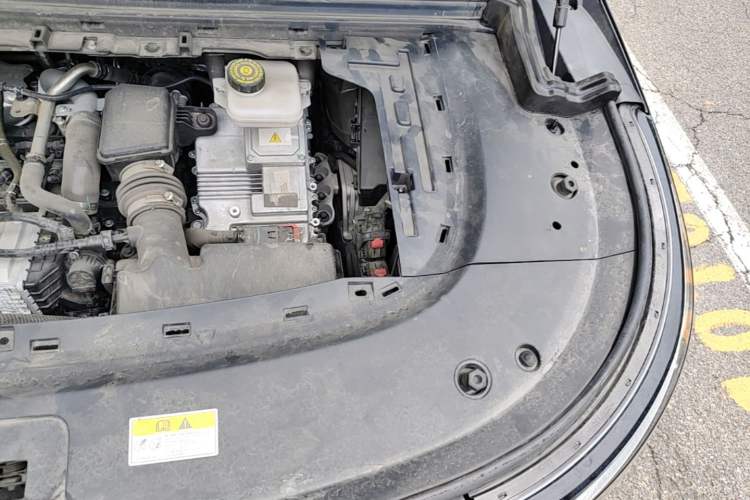 Used VOYAH Dream 2025 PHEV Four-Wheel-Drive Flagship Kunpeng Edition Engine Bay Left