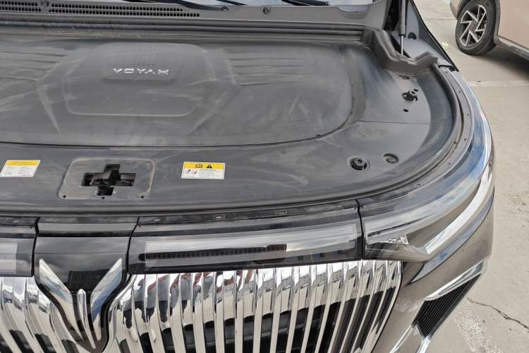 Used VOYAH Dream 2025 PHEV Four-Wheel Drive Prestige Kunpeng Edition Engine Bay Left