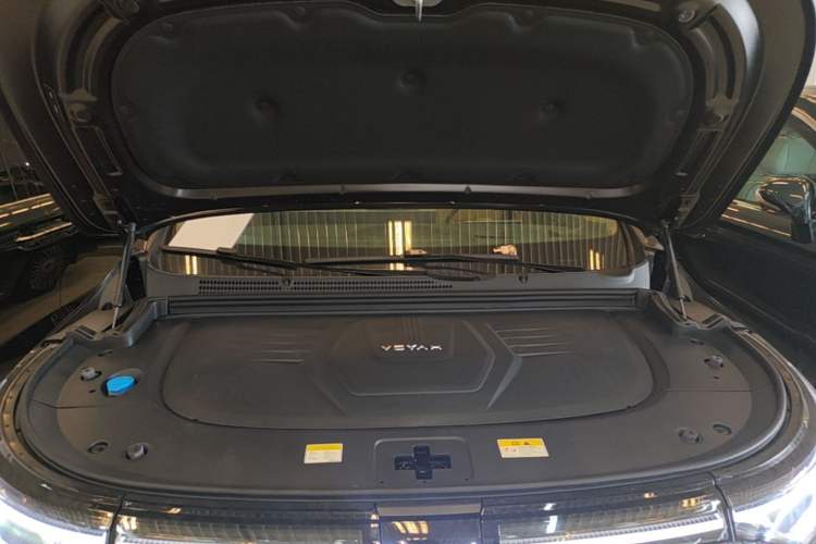 Used VOYAH Dream 2025 PHEV Four-Wheel Drive Prestige Kunpeng Edition Engine Bay