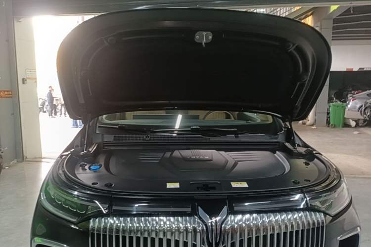 Used VOYAH Dream 2025 PHEV Four-Wheel-Drive Flagship Kunpeng Edition Engine Bay