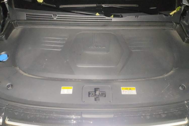 Used VOYAH Dream 2025 PHEV Four-Wheel-Drive Flagship Version – Qiankun Edition Engine Bay