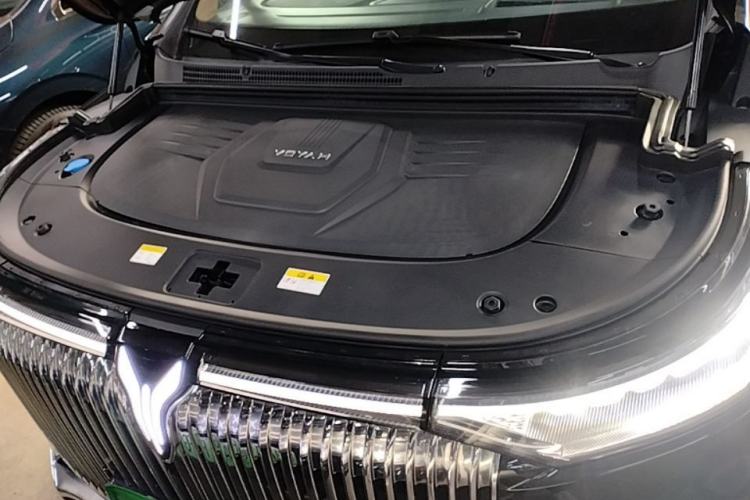 Used VOYAH Dream 2025 PHEV Four-Wheel-Drive Flagship Kunpeng Edition Engine Bay