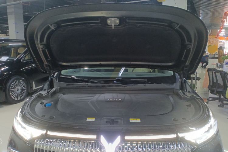 Used VOYAH Dream 2025 PHEV Four-Wheel-Drive Flagship Kunpeng Edition Engine Bay