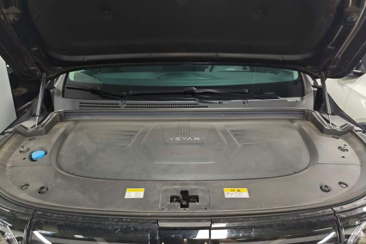 Used VOYAH Dream 2025 PHEV Four-Wheel Drive Excellence Kunpeng Edition Engine Bay