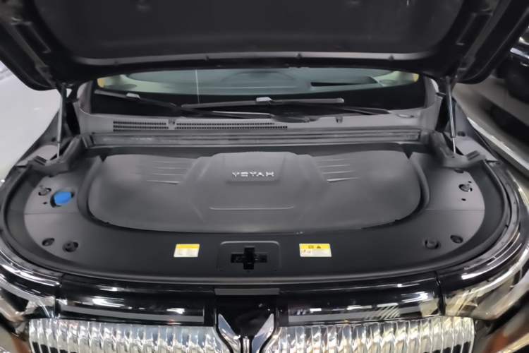 Used VOYAH Dream 2025 PHEV Four-Wheel-Drive Flagship Kunpeng Edition Engine Bay