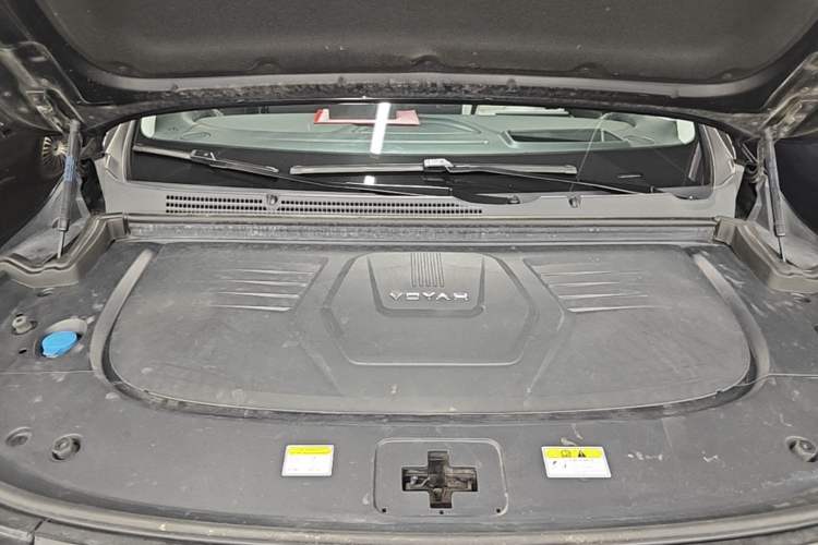 Used VOYAH Dream 2025 PHEV Four-Wheel-Drive Flagship Kunpeng Edition Engine Bay
