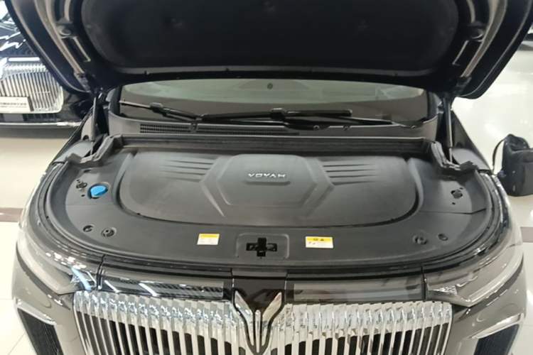 Used VOYAH Dream 2025 PHEV Four-Wheel-Drive Flagship Kunpeng Edition Engine Bay