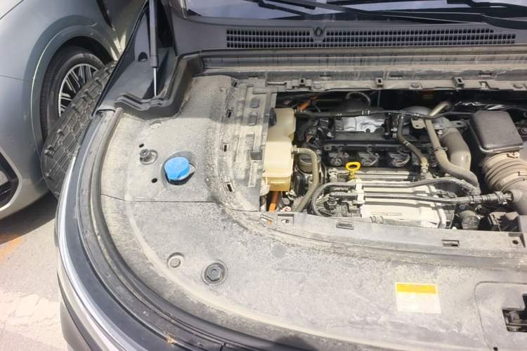 Used VOYAH Dream 2025 PHEV Four-Wheel Drive Prestige Kunpeng Edition Engine Bay Right