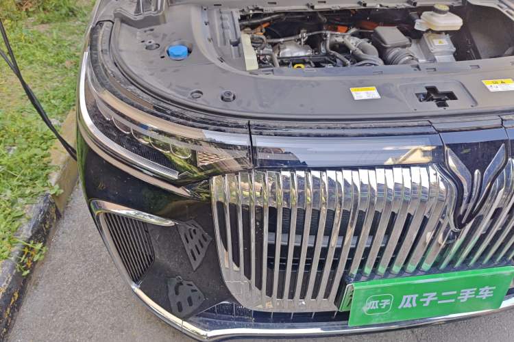 Used VOYAH Dream 2025 PHEV Four-Wheel Drive Excellence Kunpeng Edition Engine Bay Right