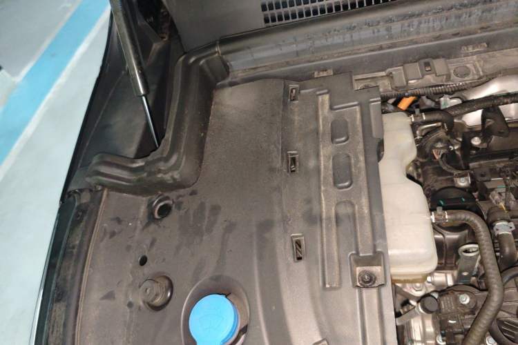 Used VOYAH Dream 2025 PHEV Four-Wheel Drive Prestige Kunpeng Edition Engine Bay Right