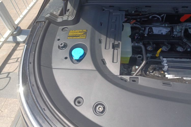 Used VOYAH Dream 2025 PHEV Four-Wheel Drive Prestige Kunpeng Edition Engine Bay Right