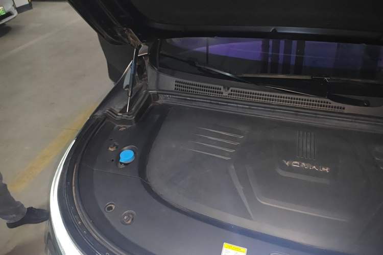 Used VOYAH Dream 2025 PHEV Four-Wheel Drive Prestige Kunpeng Edition Engine Bay Right