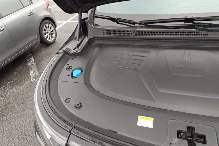 Used VOYAH Dream 2025 PHEV Four-Wheel Drive Prestige Kunpeng Edition Engine Bay Right