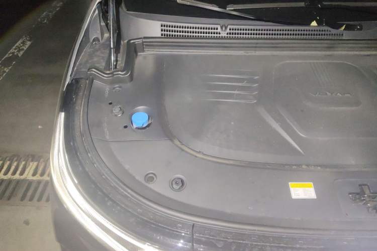 Used VOYAH Dream 2025 PHEV Four-Wheel-Drive Flagship Version – Qiankun Edition Engine Bay Right